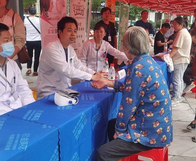 同心筑健康 服務(wù)暖民心——中國民主同盟湖北省委員會(huì)健康咨詢服務(wù)紀(jì)實(shí)